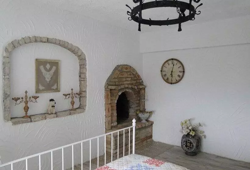 Hotelli The Stone Castle Boutique