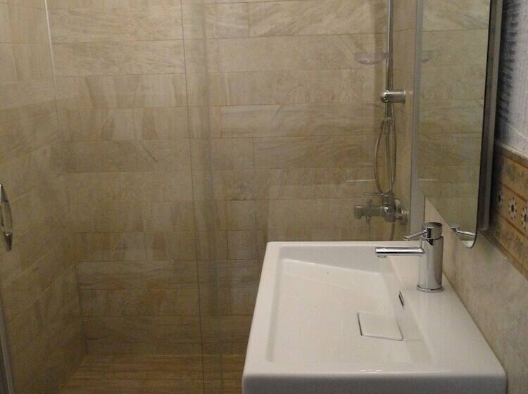 בית מלון כפרי The Stone Castle Boutique