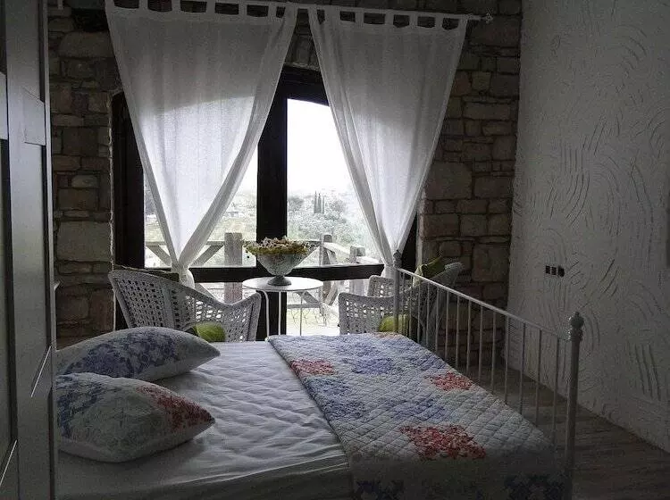 Hotelli The Stone Castle Boutique