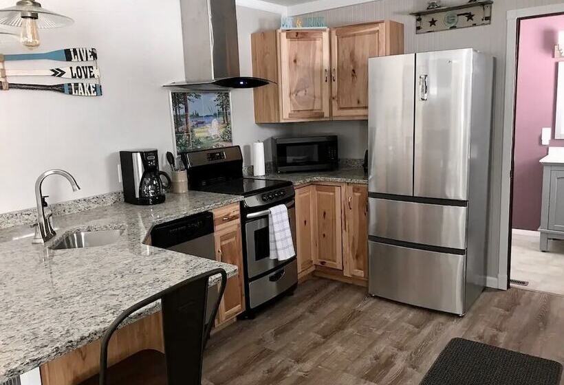 モーテル Aqua Aire Inn & Suites