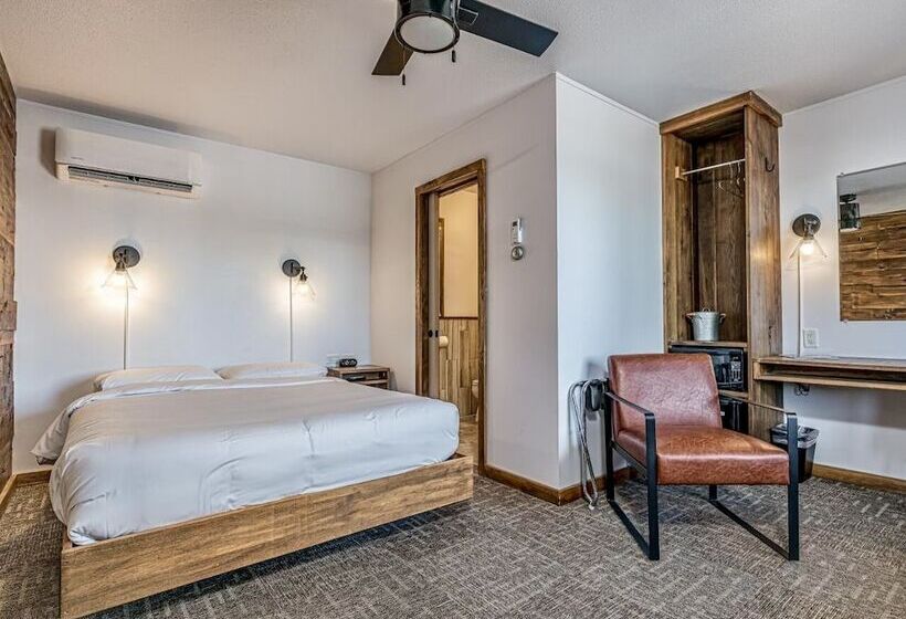 モーテル Aqua Aire Inn & Suites