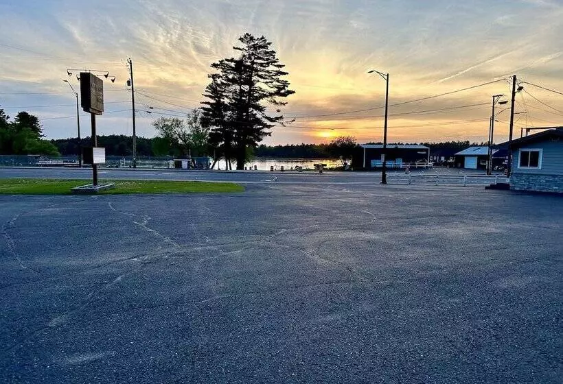 モーテル Aqua Aire Inn & Suites