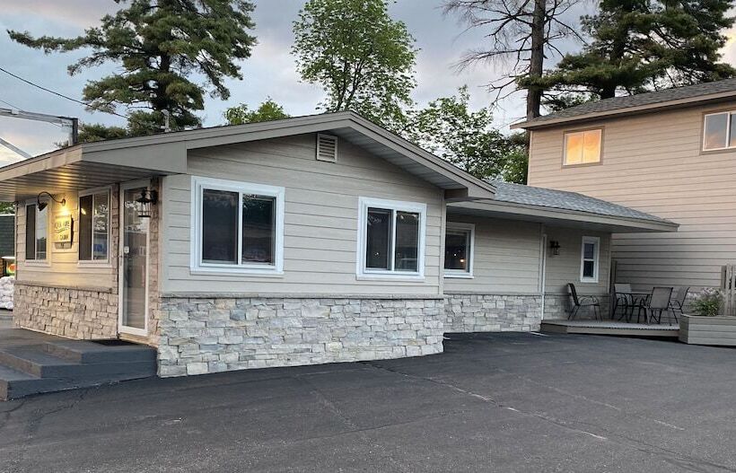 モーテル Aqua Aire Inn & Suites