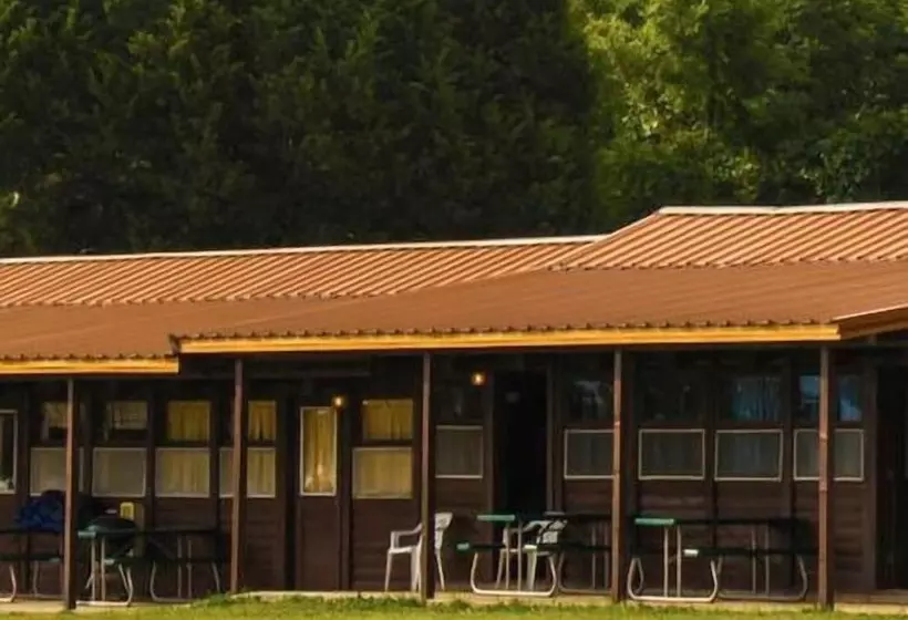 モーテル Coppermine Lodge