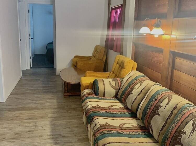 Motel Coppermine Lodge