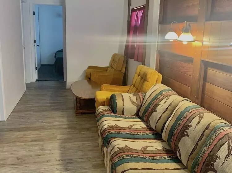 モーテル Coppermine Lodge