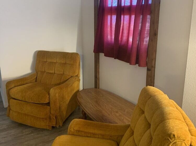 Motel Coppermine Lodge