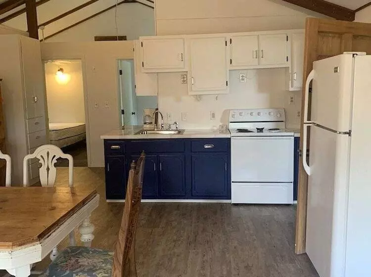 モーテル Coppermine Lodge