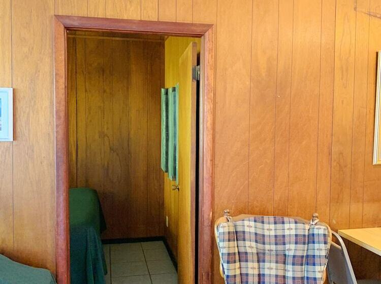 Motel Coppermine Lodge