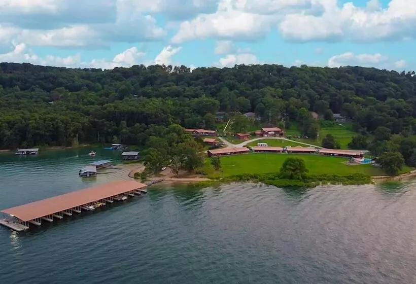 モーテル Coppermine Lodge