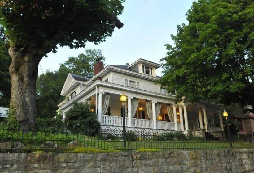 ベッドアンドブレックファースト Bluefield Inn