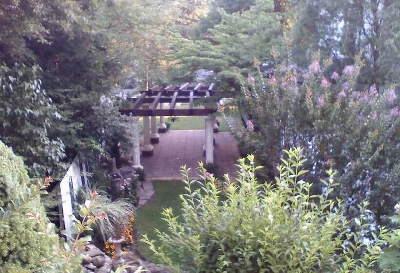 ベッドアンドブレックファースト Bluefield Inn