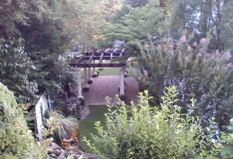 ベッドアンドブレックファースト Bluefield Inn