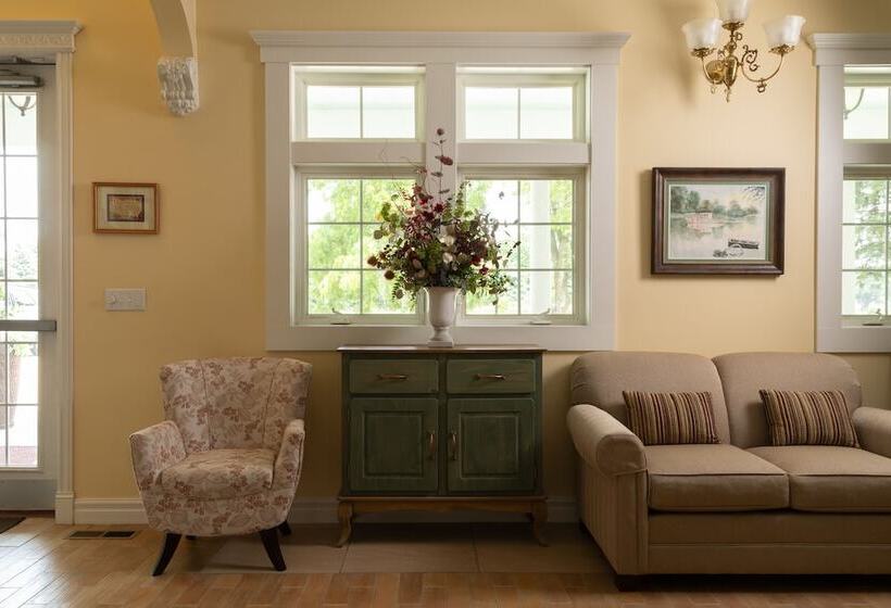 ベッドアンドブレックファースト The Oakwood Inn – Adults Only