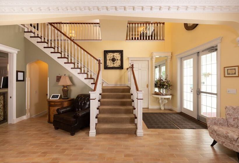 ベッドアンドブレックファースト The Oakwood Inn – Adults Only