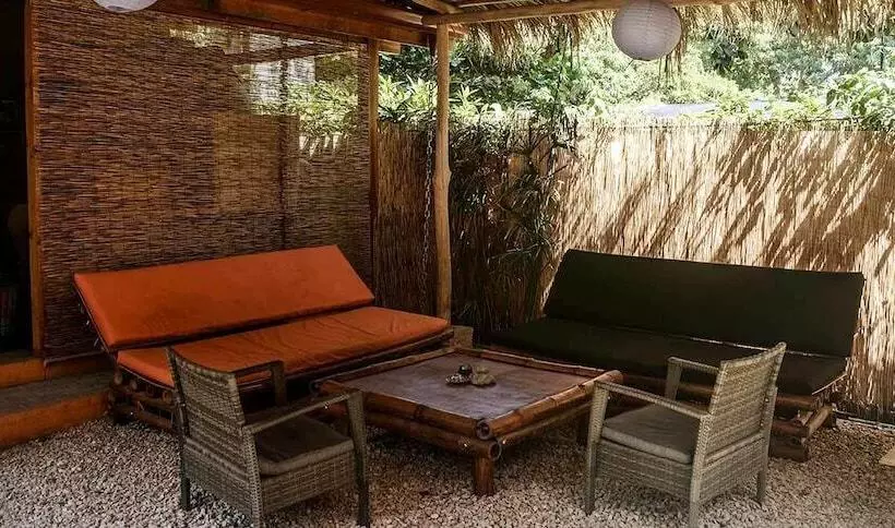 Hostel Dos Monos