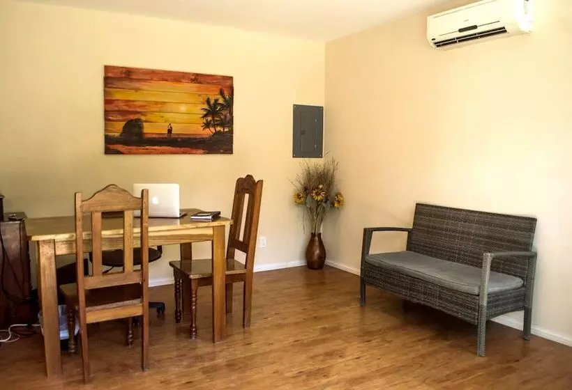 Hostel Dos Monos