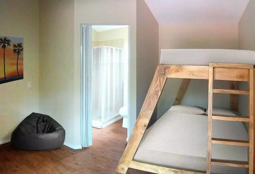 Hostel Dos Monos