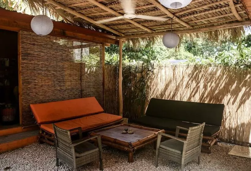 Hostel Dos Monos