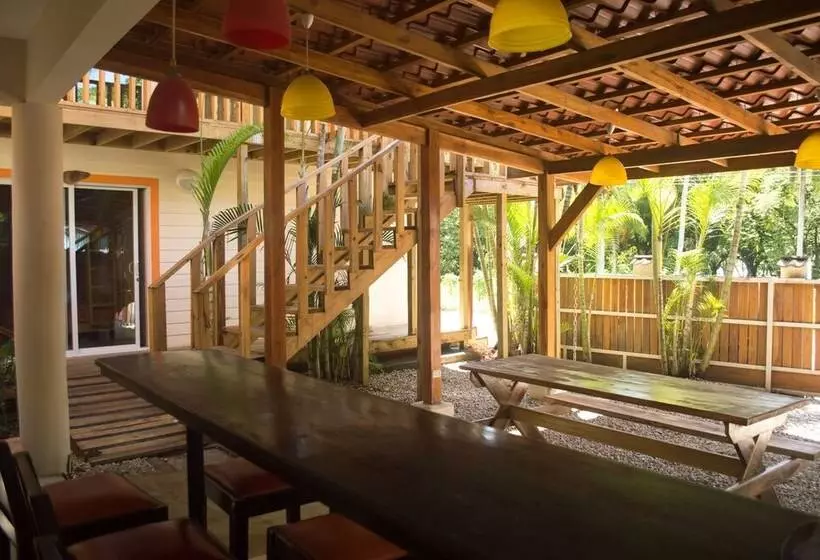 Hostel Dos Monos