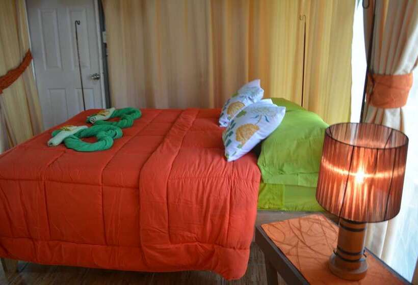 هتل Tortuguero Jungle