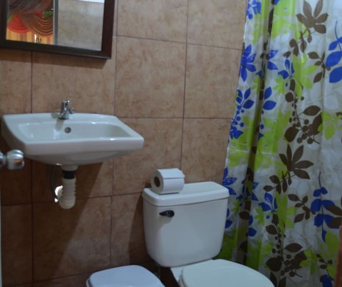 هتل Tortuguero Jungle