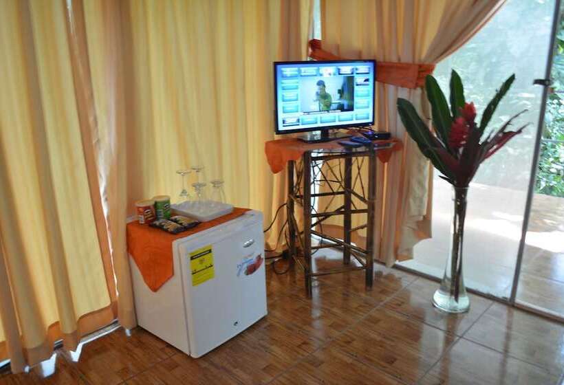 هتل Tortuguero Jungle