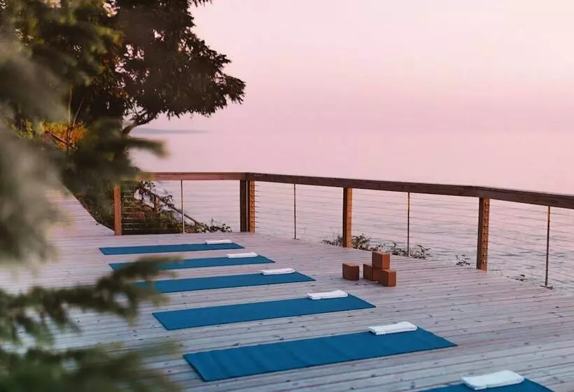 Lake Shore Resort