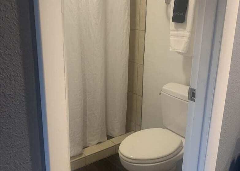 Motel Rumorz Neighborhood Hideaway