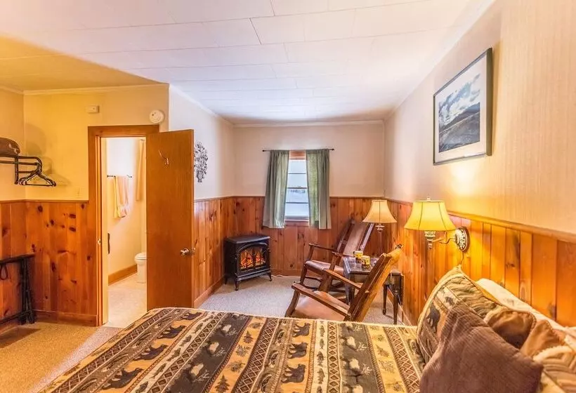 Majatalo Adk Trail Inn