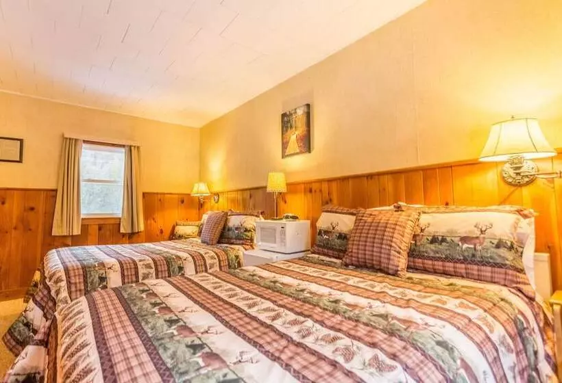 Majatalo Adk Trail Inn