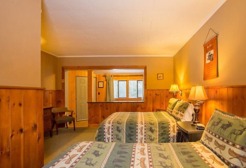 פנסיון Adk Trail Inn