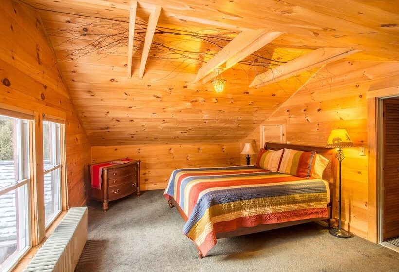 פנסיון Adk Trail Inn