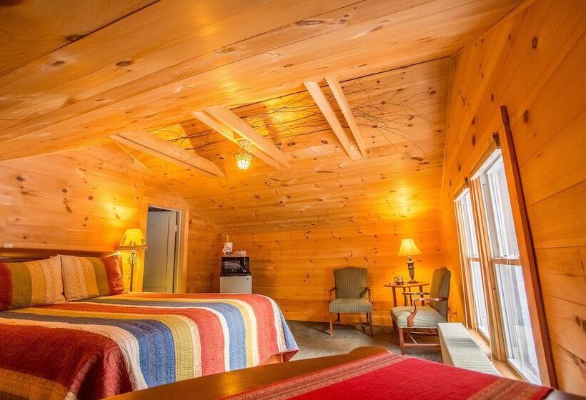 פנסיון Adk Trail Inn