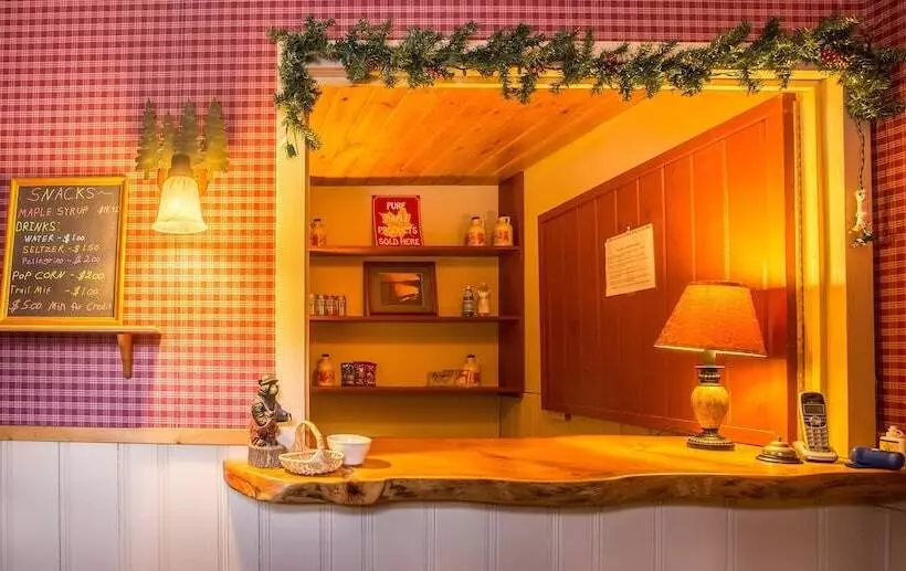 Majatalo Adk Trail Inn