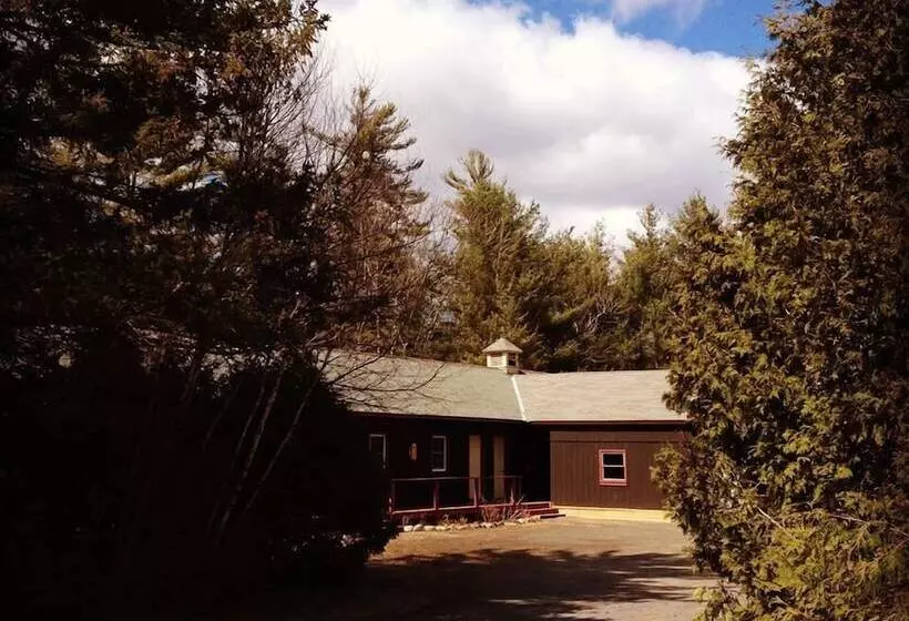 Majatalo Adk Trail Inn