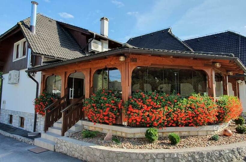 פנסיון Villa Knezevic