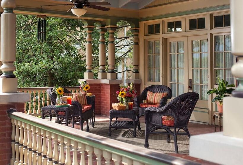 B. F. Hiestand House Bed & Breakfast