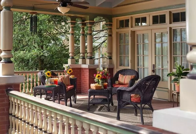 B. F. Hiestand House Bed & Breakfast