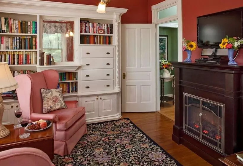 B. F. Hiestand House Bed & Breakfast