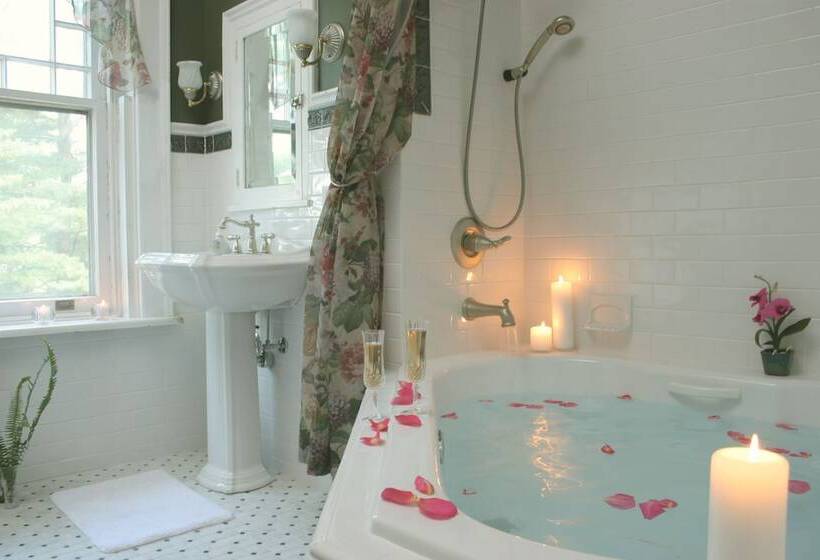 B. F. Hiestand House Bed & Breakfast