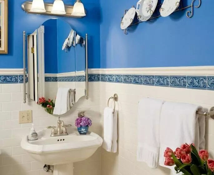 B. F. Hiestand House Bed & Breakfast