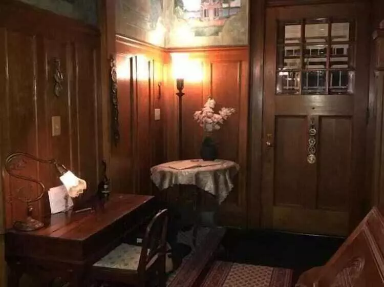 Aamiaismajoitus (B&B) The Colonel's Inn