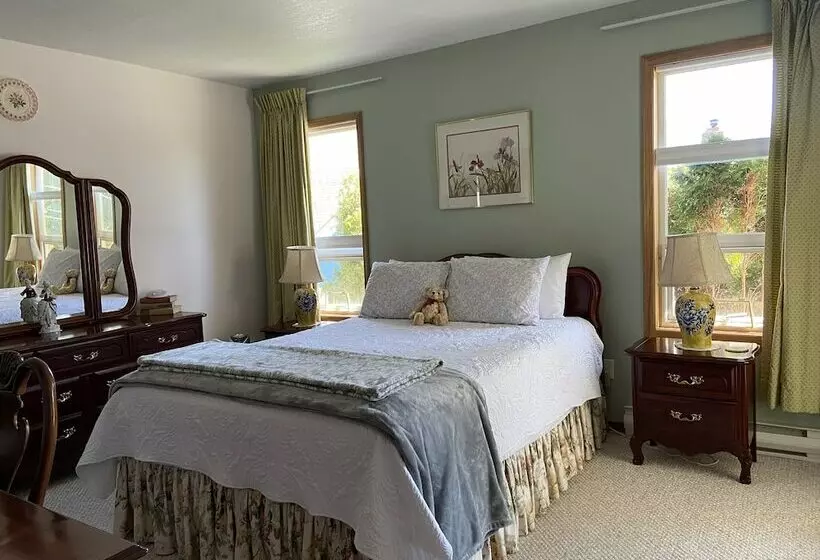 Crown House Bed & Breakfast