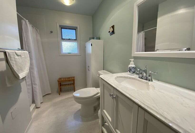 Crown House Bed & Breakfast