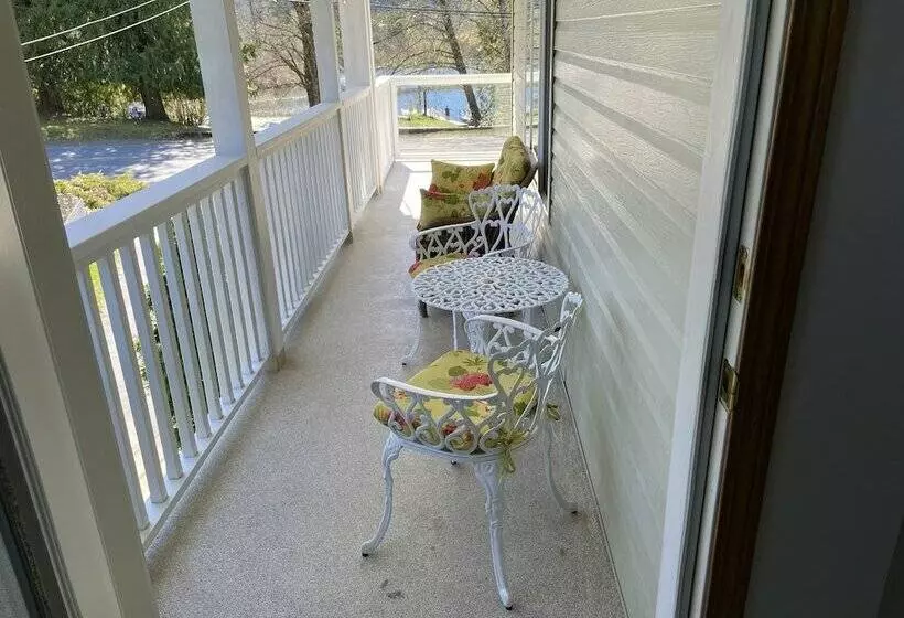 Crown House Bed & Breakfast