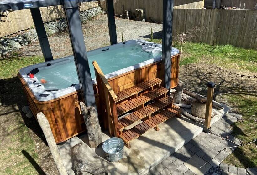 Crown House Bed & Breakfast