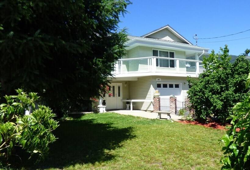 Crown House Bed & Breakfast