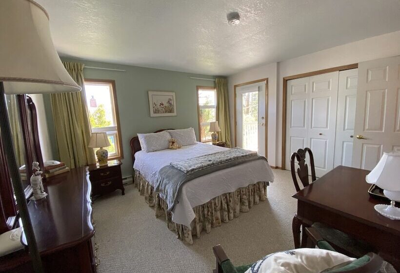 Crown House Bed & Breakfast