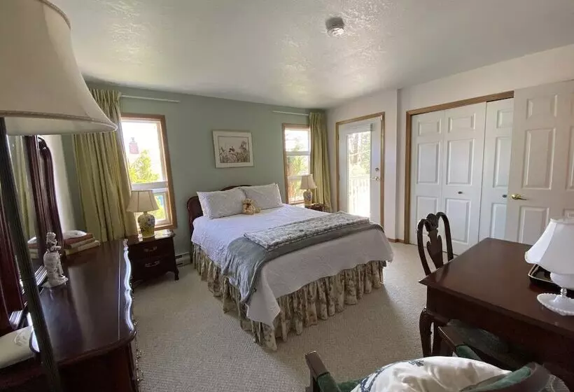 Crown House Bed & Breakfast